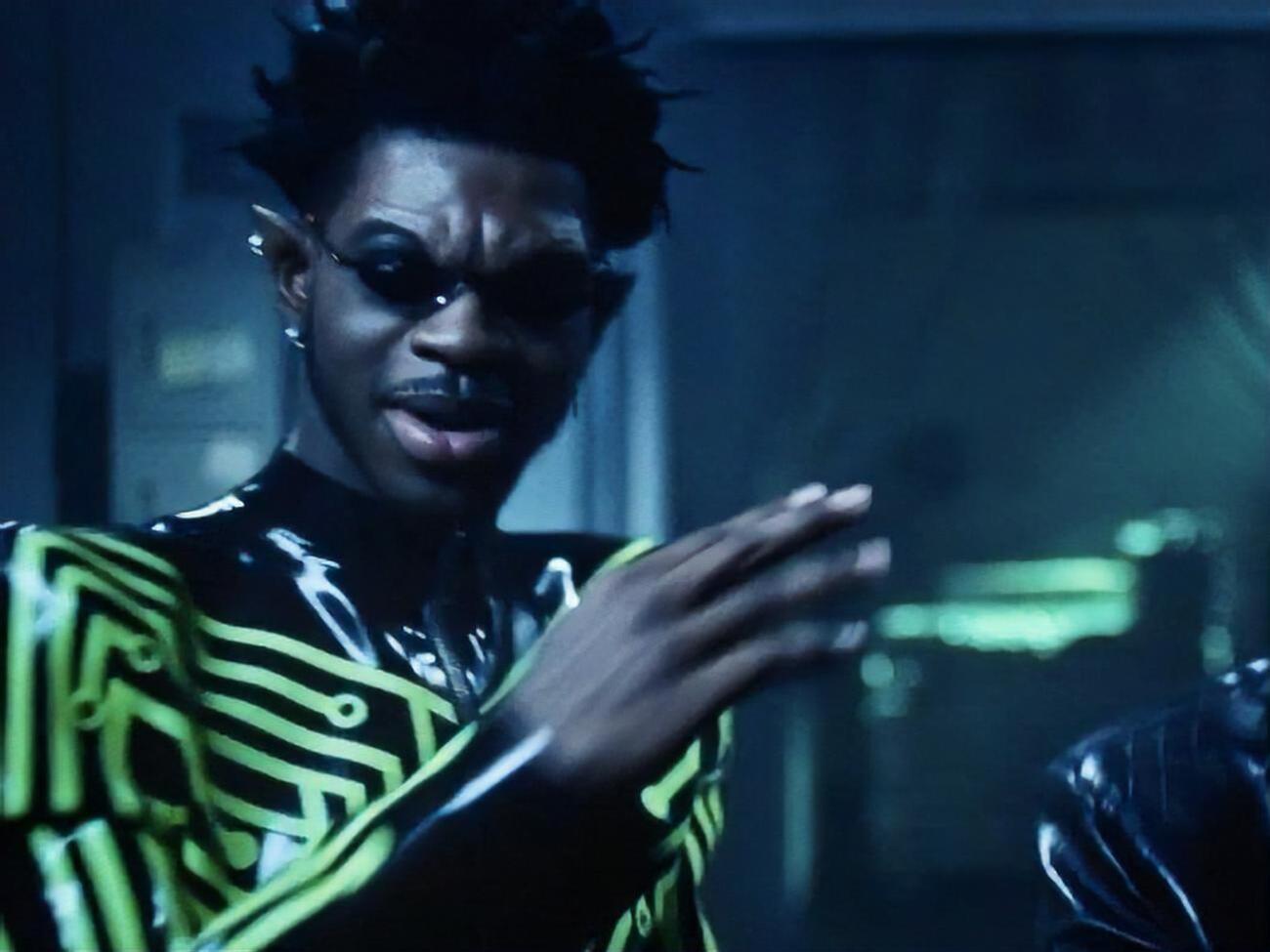 Менее чем за сутки с момента публикации на YouTube клип Rodeo набрал более 4 млн просмотров