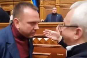 "Зараз за клоуна, бл...дь... За клоуна ви зараз п...зди дістанете", – заявив Ткаченко. "Я хочу на це подивитися", – відповів Кучеренко