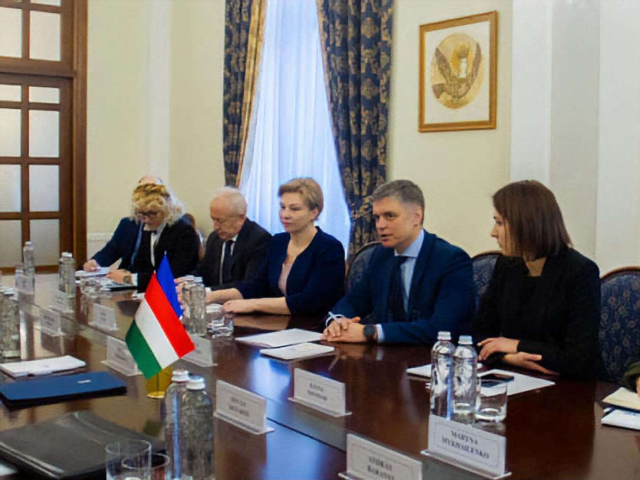 Пристайко встретился с Сийярто