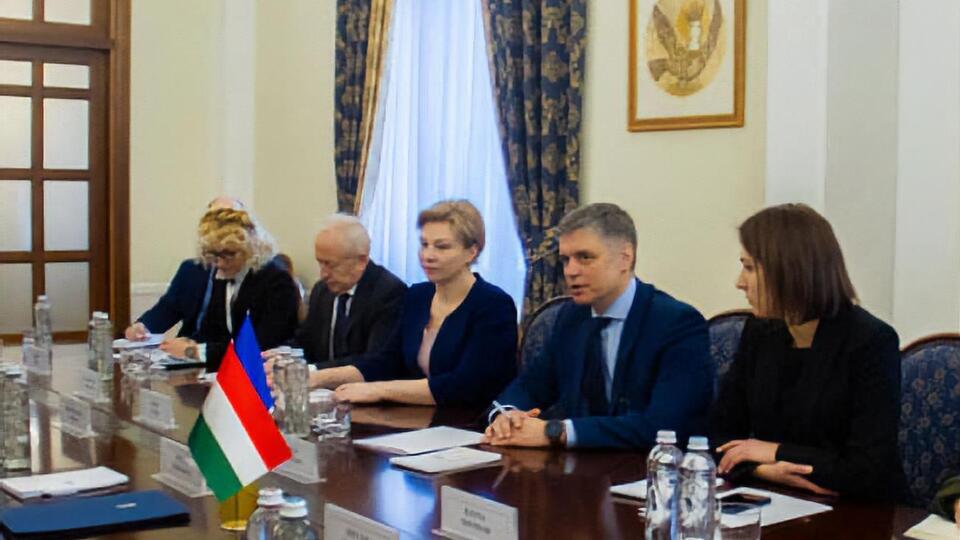 Пристайко зустрівся із Сіярто