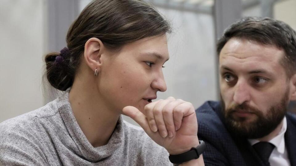 Дугарь (ліворуч) перебуває під нічним домашнім арештом