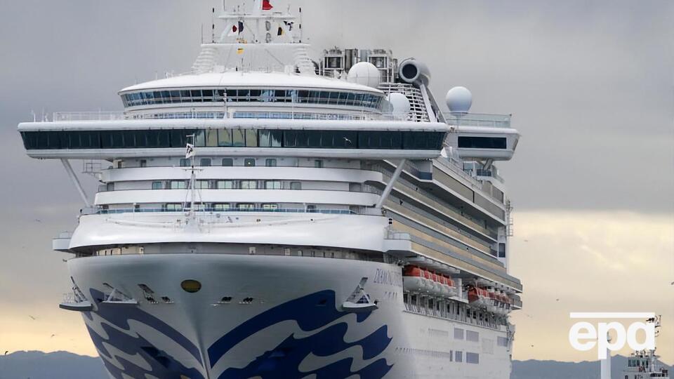 На борту Diamond Princess находится 3,7 тыс. человек из 56 стран мира