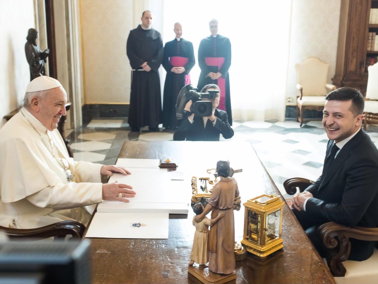 Зеленский встретился с папой римским