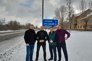 Маринченко (перший ліворуч) і Тамтура (перший праворуч) хочуть "відновити чесне ім'я спецпідрозділу "Беркут"