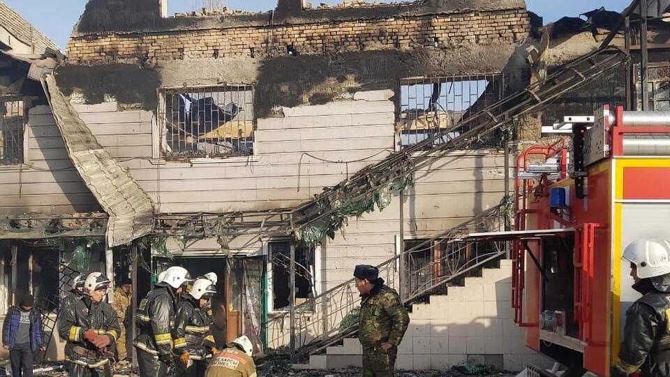 Влада повідомила, що під час заворушень було підпалено понад 30 будинків. За даними ЗМІ, ідеться про власність етнічних дунганів