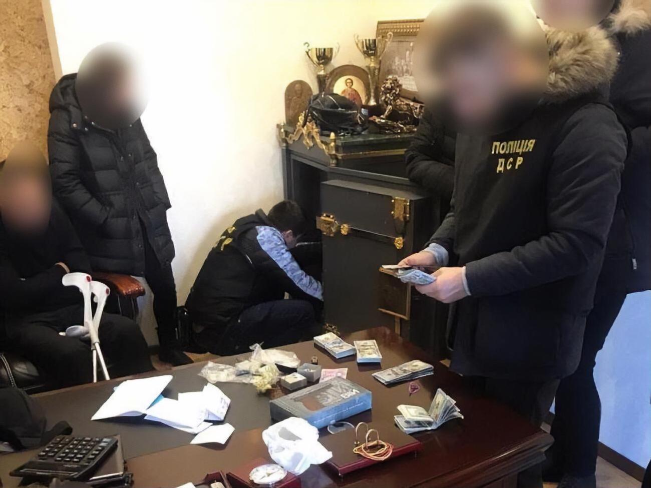 Депутата и еще троих фигурантов задержали при получении первых $20 тыс., сообщили в полиции