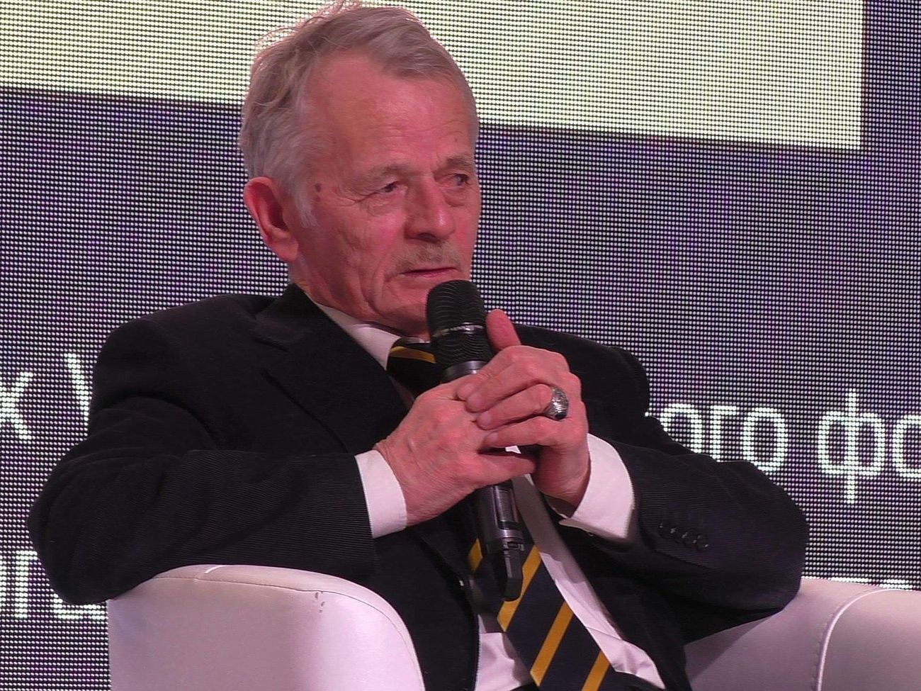 Джемілєв: Говорити про гуманітарні речі нам не треба