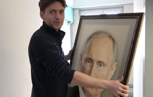 Башир Дохов повесил портрет Путина в лифте. Жителям дома это не понравилось