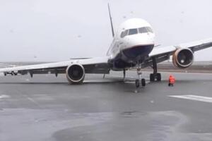 Самолет авиакомпании Icelandair совершал посадку в условиях шторма