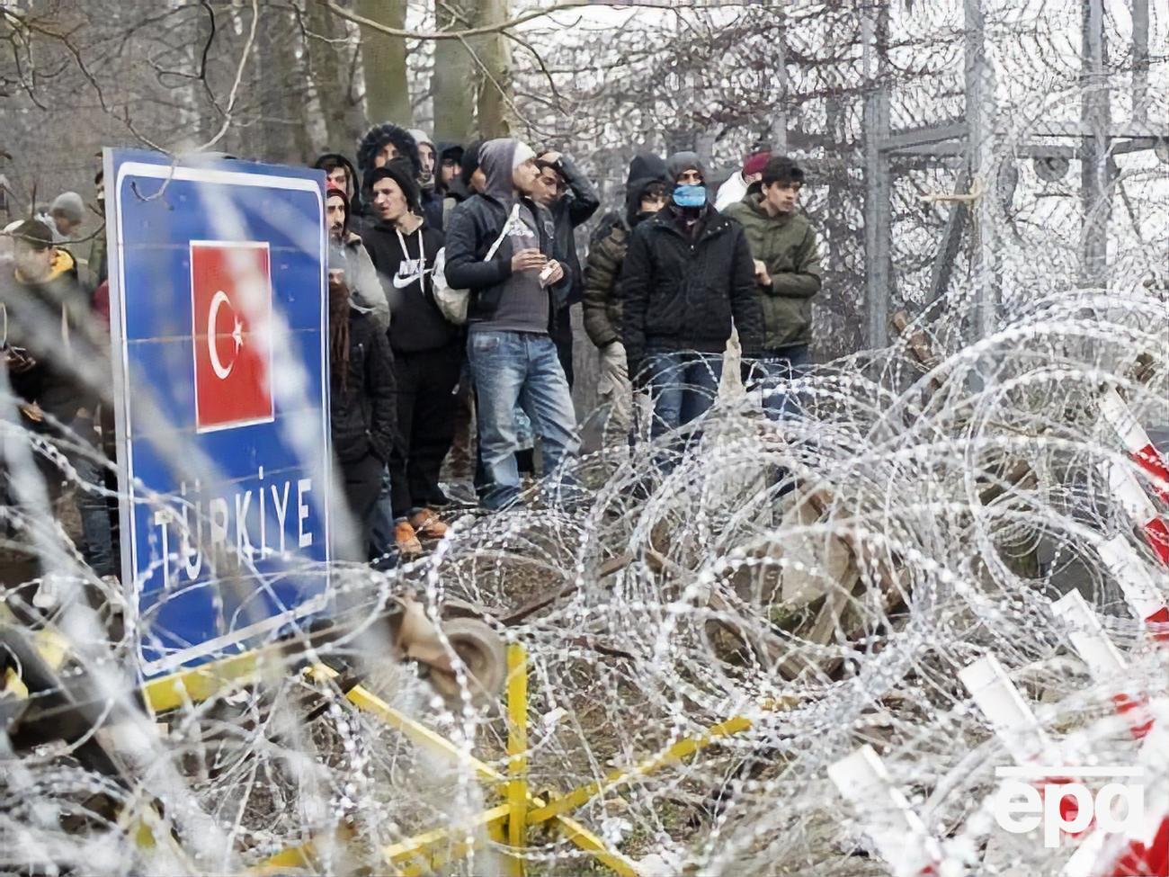 На границе с Грецией у беженцев возникли проблемы