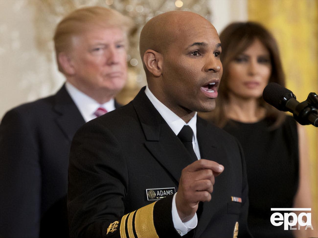 Адамс зазначив, що брак масок у лікарнях може наразити американське суспільство на ризик