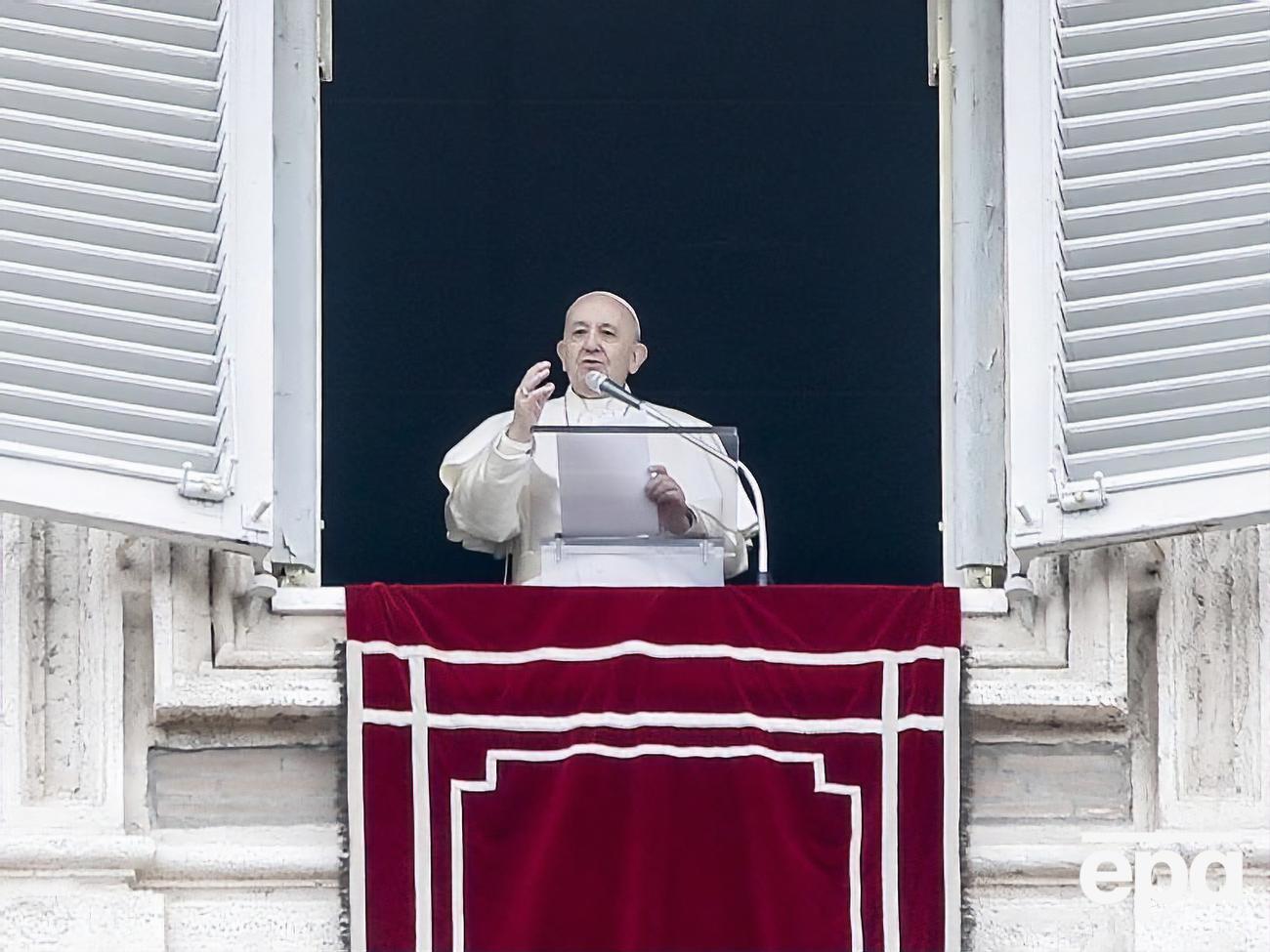У Ватикані заявили, що Франциск відчуває "легке нездужання"