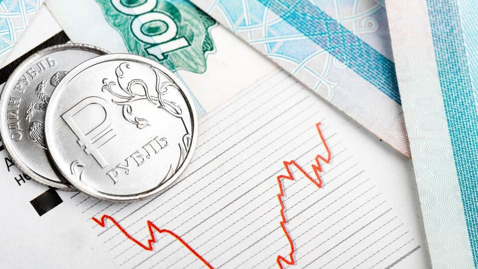 Мосбиржа начала торги с обвала рубля
