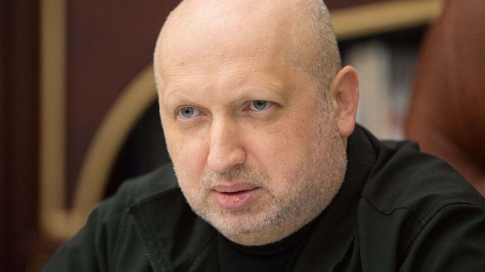 Турчинов: Була команда не здаватися й виходити зі зброєю
