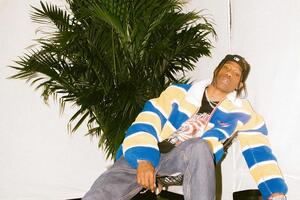 Главный герой ролика внешне похож на Скотта