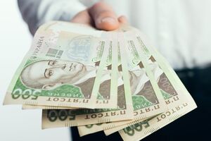За последние две недели НБУ продал на межбанке $557 млн, чтобы поддержать курс гривны