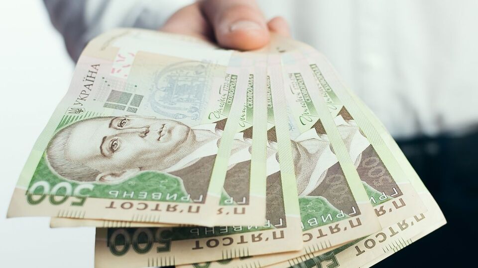 За последние две недели НБУ продал на межбанке $557 млн, чтобы поддержать курс гривны