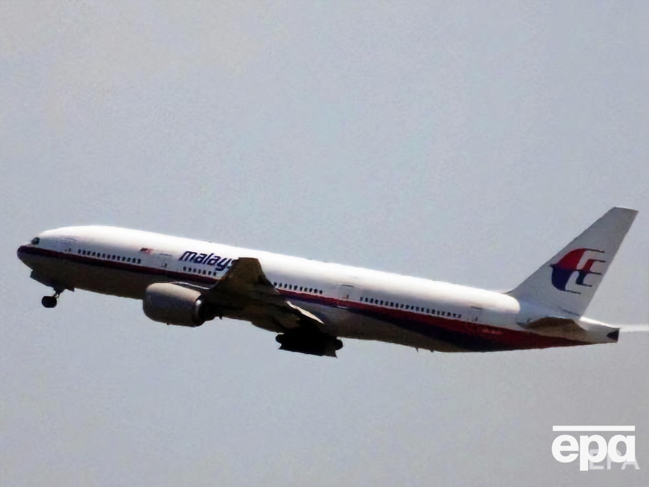Boeing 777, який летів з Амстердама в Куала-Лумпур рейсом MH17, зазнав аварії 17 липня 2014 року на Донбасі