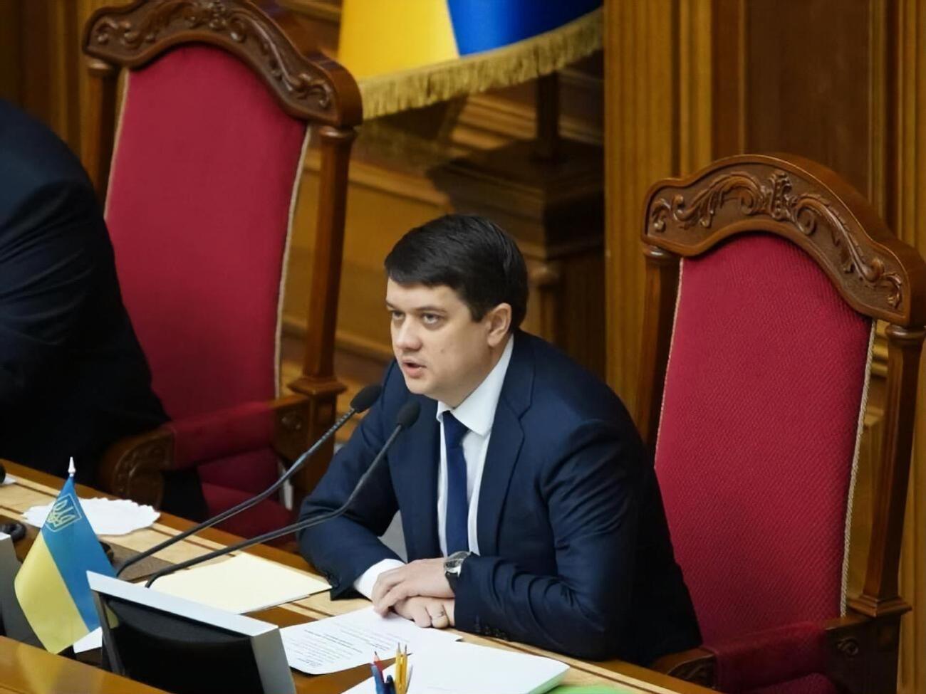 Разумков зазначив, що йому вдалося узгодити позиції зі Швейцарією щодо продовження програми гуманітарної допомоги для територій, прилеглих до лінії розмежування, на 2020&ndash;2023 роки