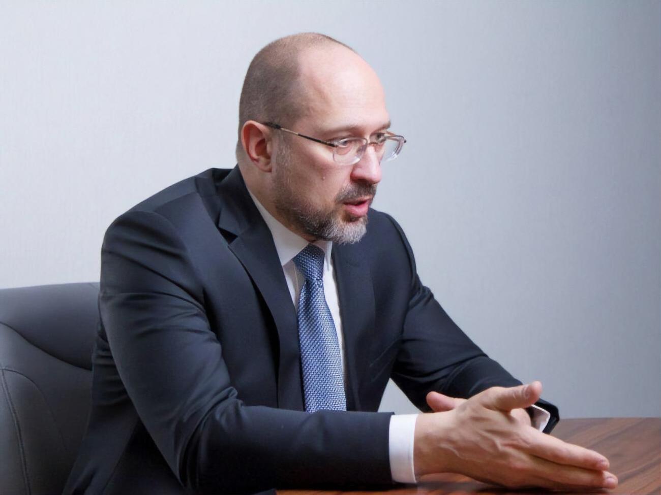 Шмигаль зазначив, що першочерговим пріоритетом є встановлення програми розширеного фінансування МВФ