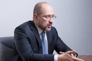 Шмигаль зазначив, що першочерговим пріоритетом є встановлення програми розширеного фінансування МВФ