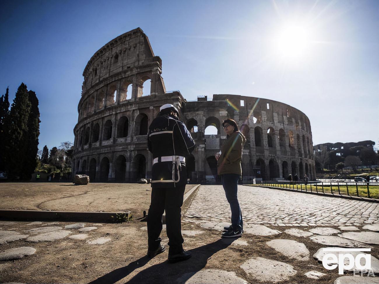 Карантин из-за COVID-19 в Италии: пустые улицы и очереди возле супермаркетов. Фоторепортаж