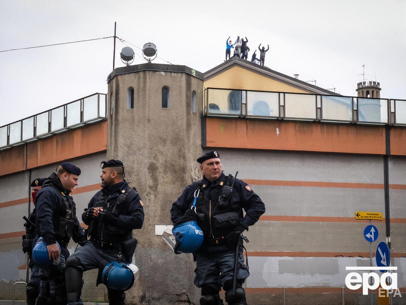 Під час бунту у в'язниці в Мілані ув'язнені видерлися на дах