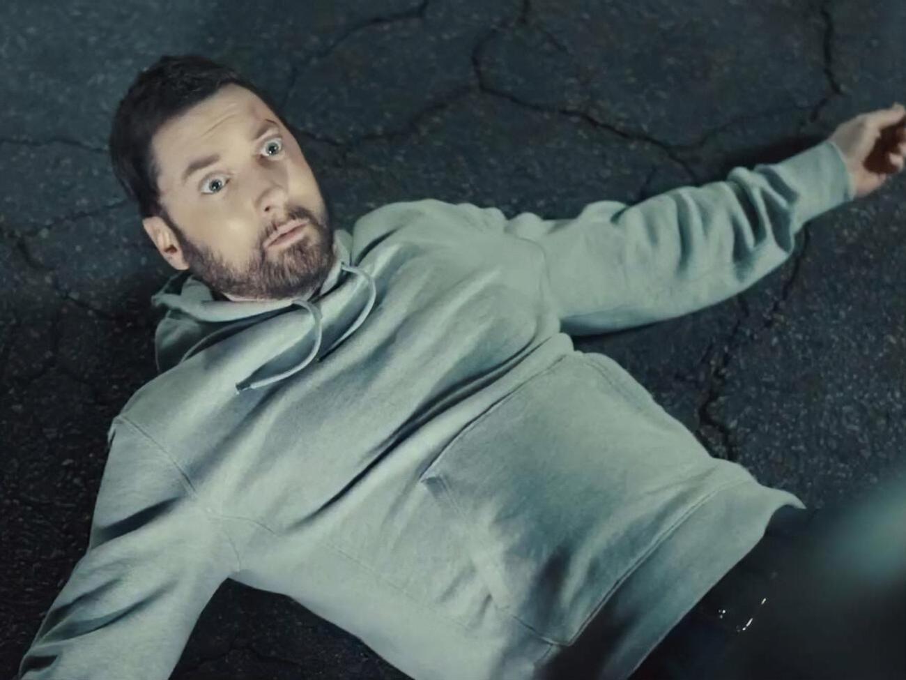 Эминем был нокаутирован Тайсоном в новом ролике