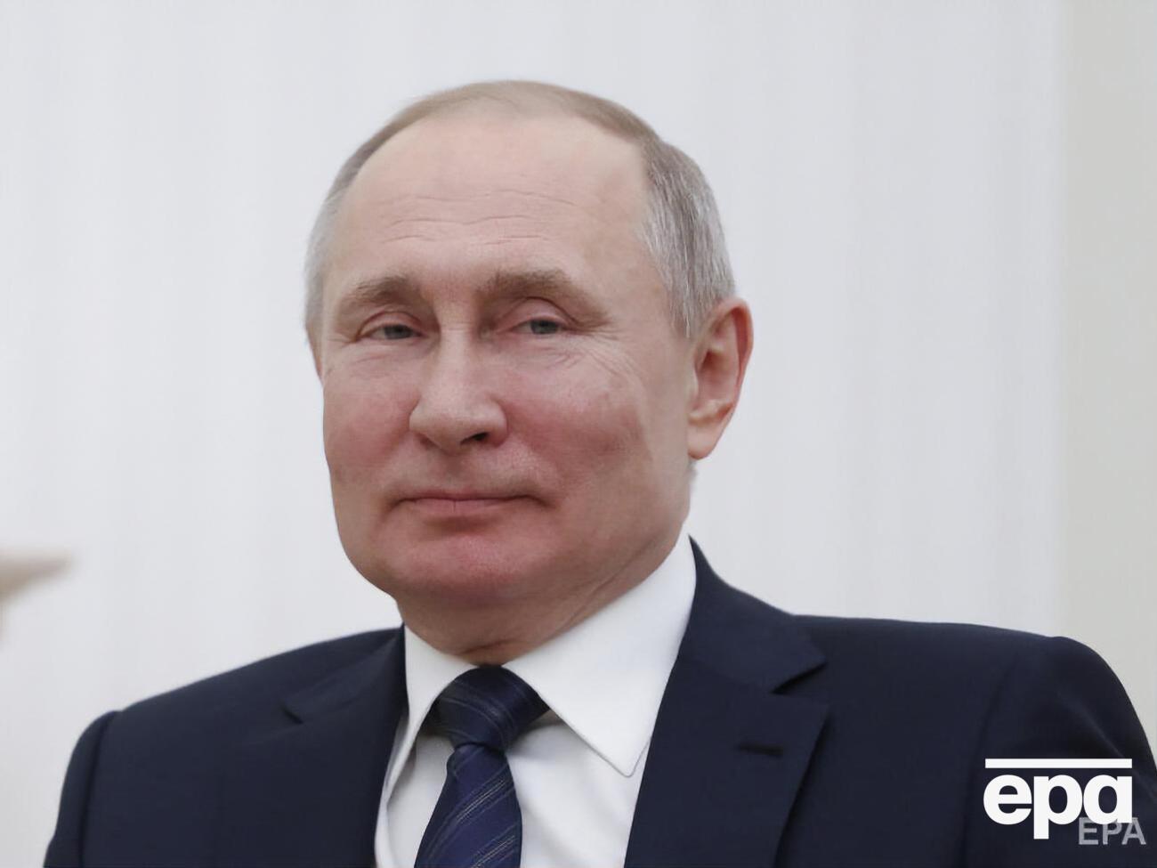 Путин (на фото) о Саакашвили:&nbsp;Он бегает вон по площадям-то, по крышам там, как кот мартовский