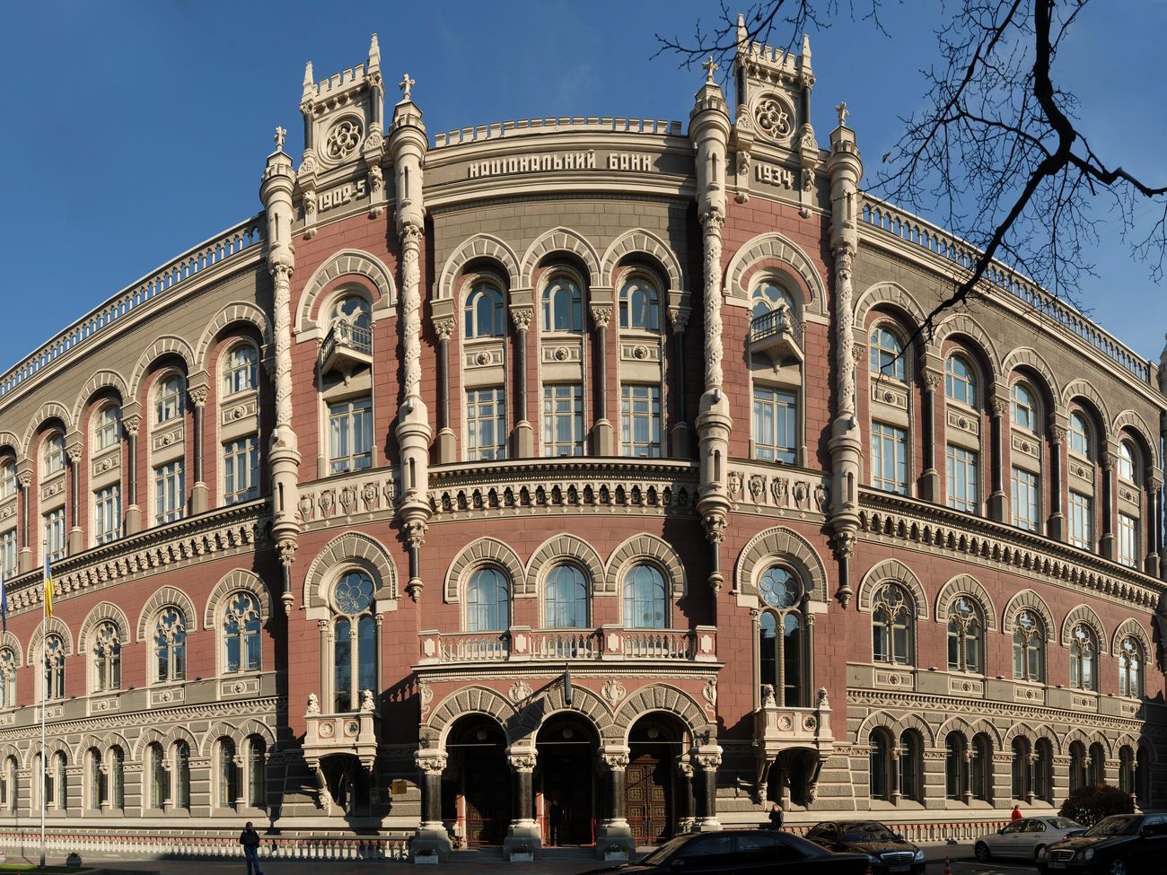 НБУ: Спрос на валюту в Украине продолжает существенно преобладать над предложением