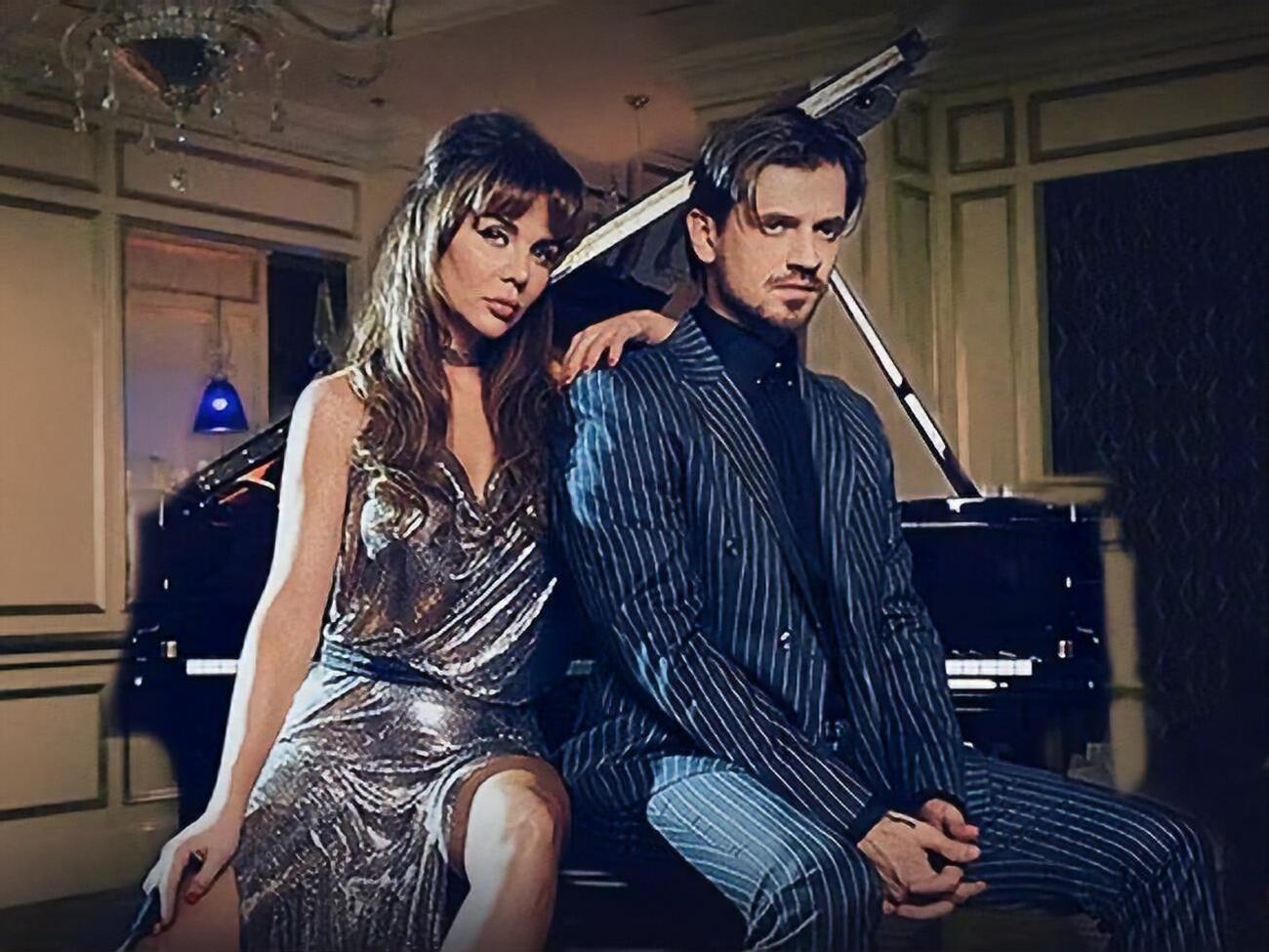 У ролику Сєдокова і Марвін грають на роялі