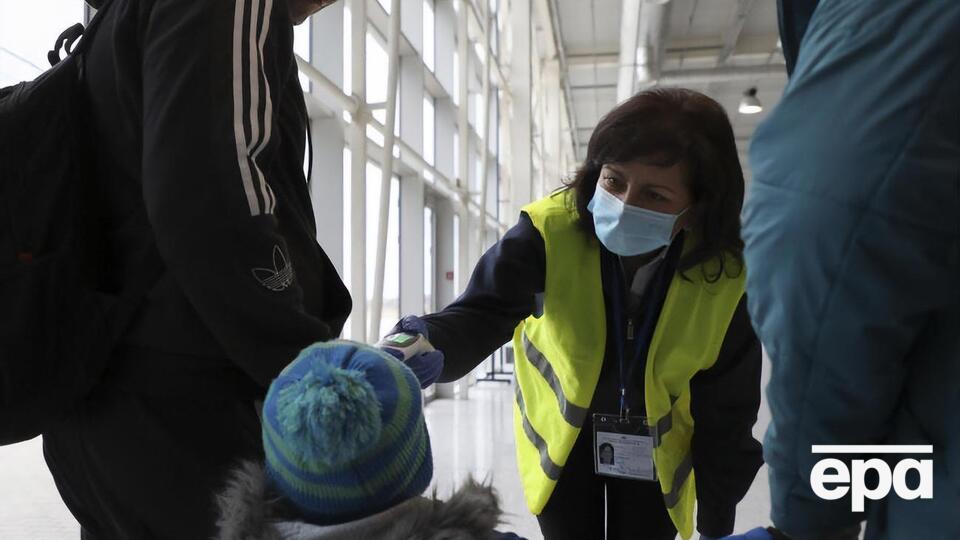 Детсады и школы в Киеве закрыты, поскольку дети могут быть переносчиками вируса, сказал мэр