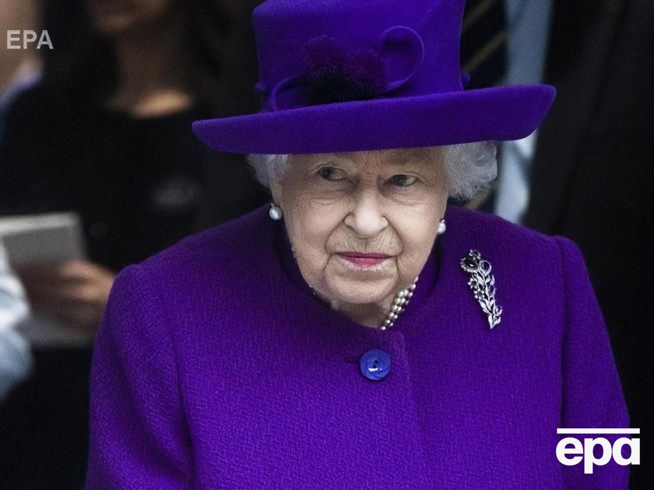 Среди правящих монархов королева Елизавета II является старейшим и самым долгоправящим