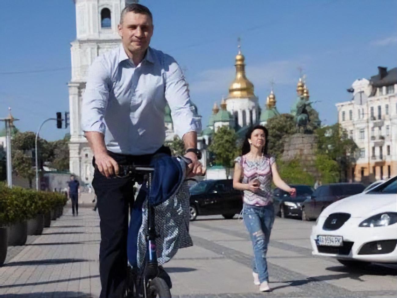 Я стараюсь дать нормальное образование детям, убежден, что они вернутся в Украину.