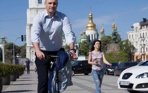 Я стараюсь дать нормальное образование детям, убежден, что они вернутся в Украину.