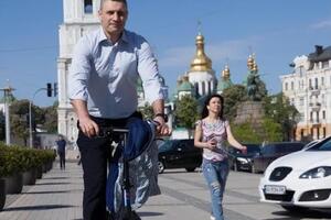 Я стараюсь дать нормальное образование детям, убежден, что они вернутся в Украину.