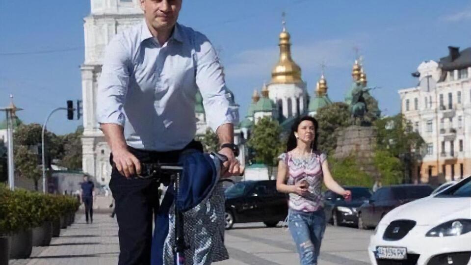 Я намагаюся дати нормальну освіту дітям, переконаний, що вони повернуться в Україну.