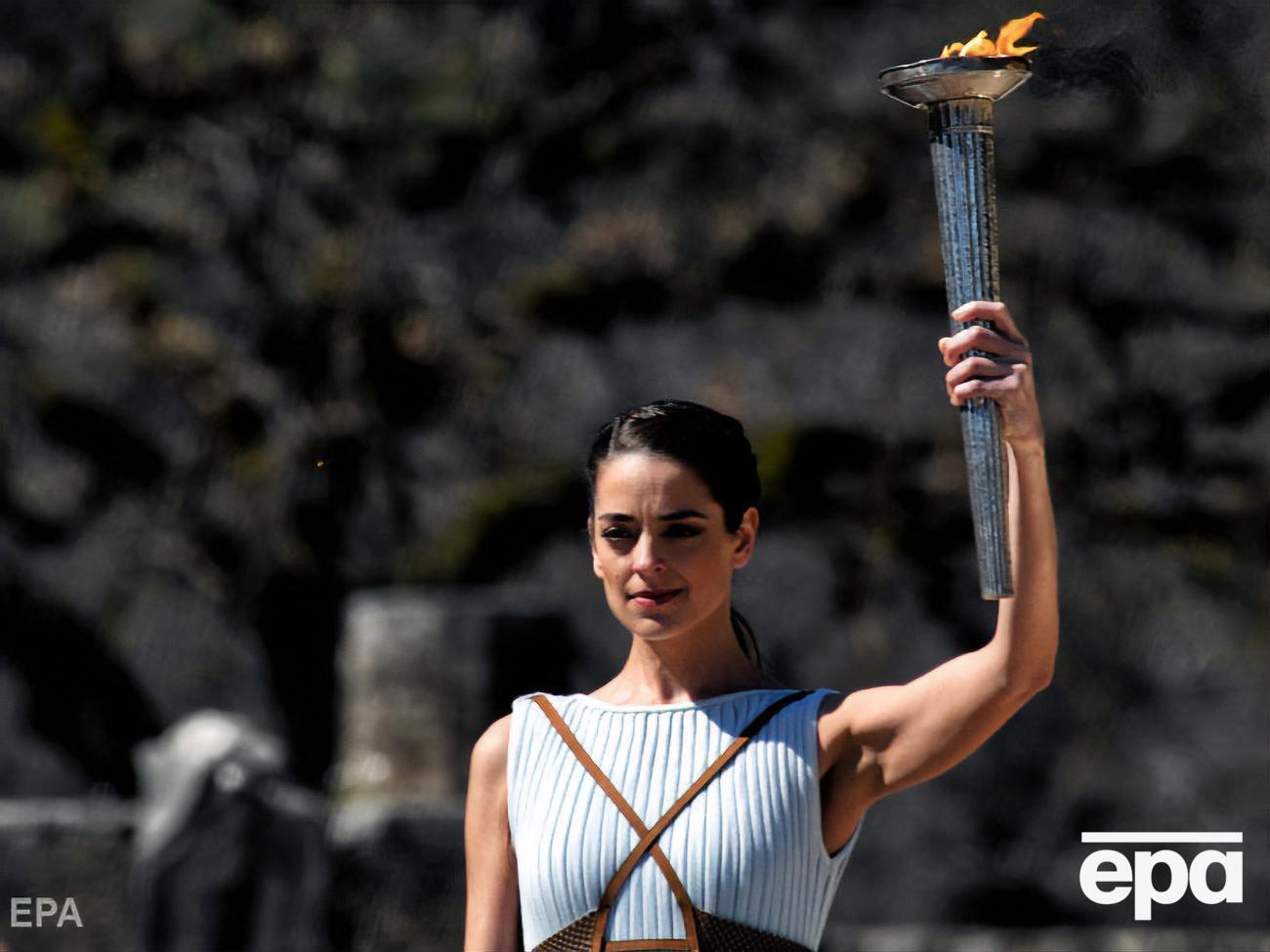 У Греції запалили олімпійський вогонь. Через коронавірус церемонія відбулася без глядачів. Фоторепортаж