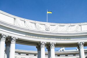 МЗС рекомендує українцям не покидати межі країни