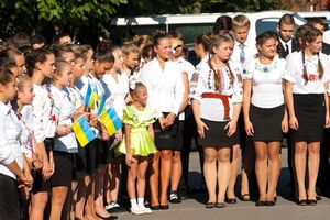 Обов'язковими предметами ЗНО для всіх випускників шкіл є українська мова та література