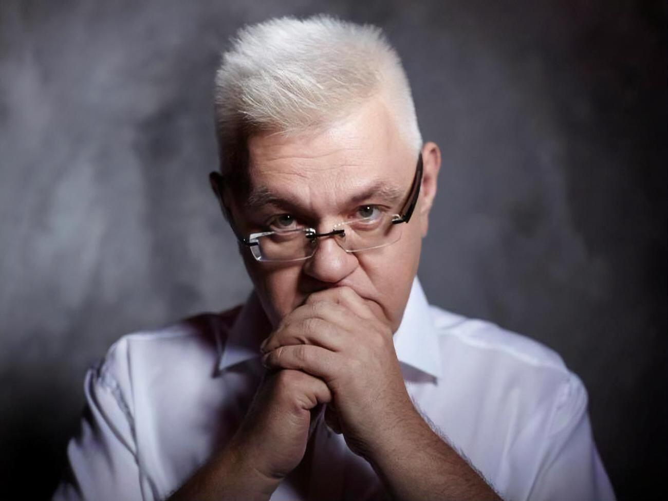 Националисты назвали Сивохо предателем и "ватным клоуном", толкнули в спину, после чего он упал