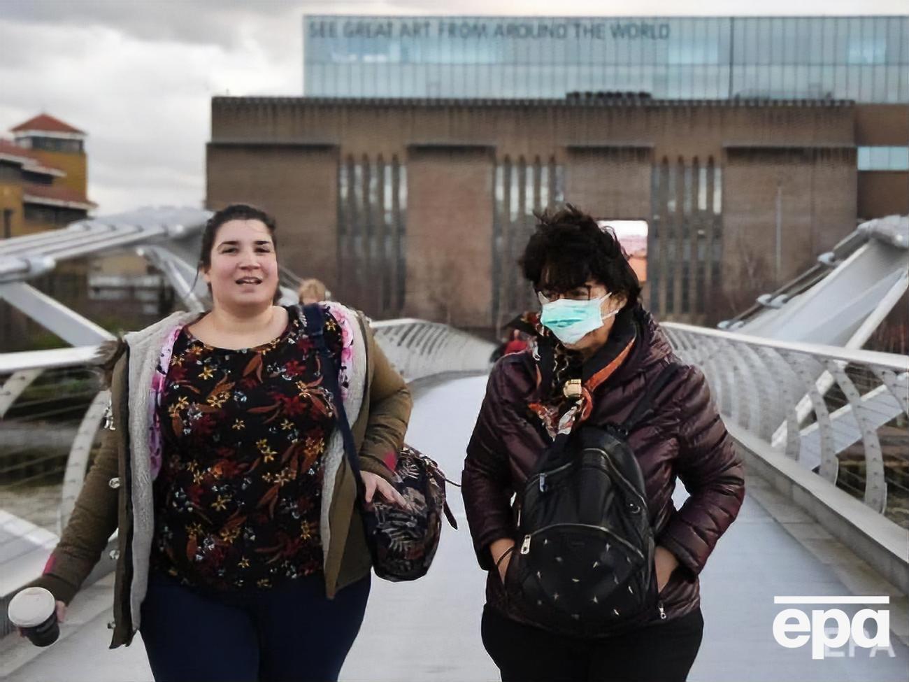 В Великобритании, по данным на 12 марта, заразилось коронавирусом 590 человек, восемь из них умерли