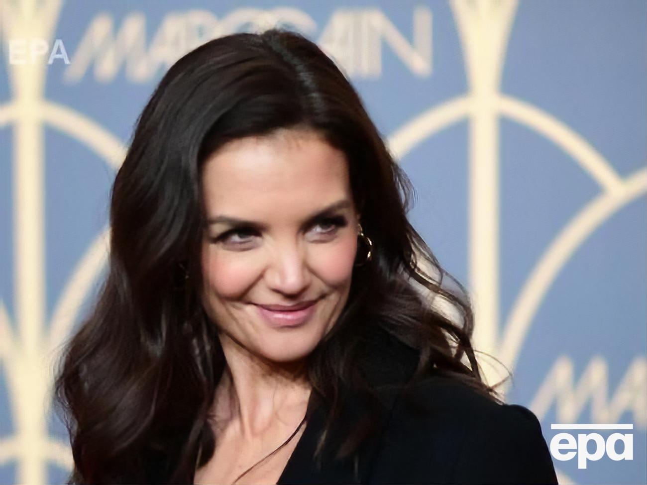 После развода Холмс приходилось обращаться за помощью к посторонним