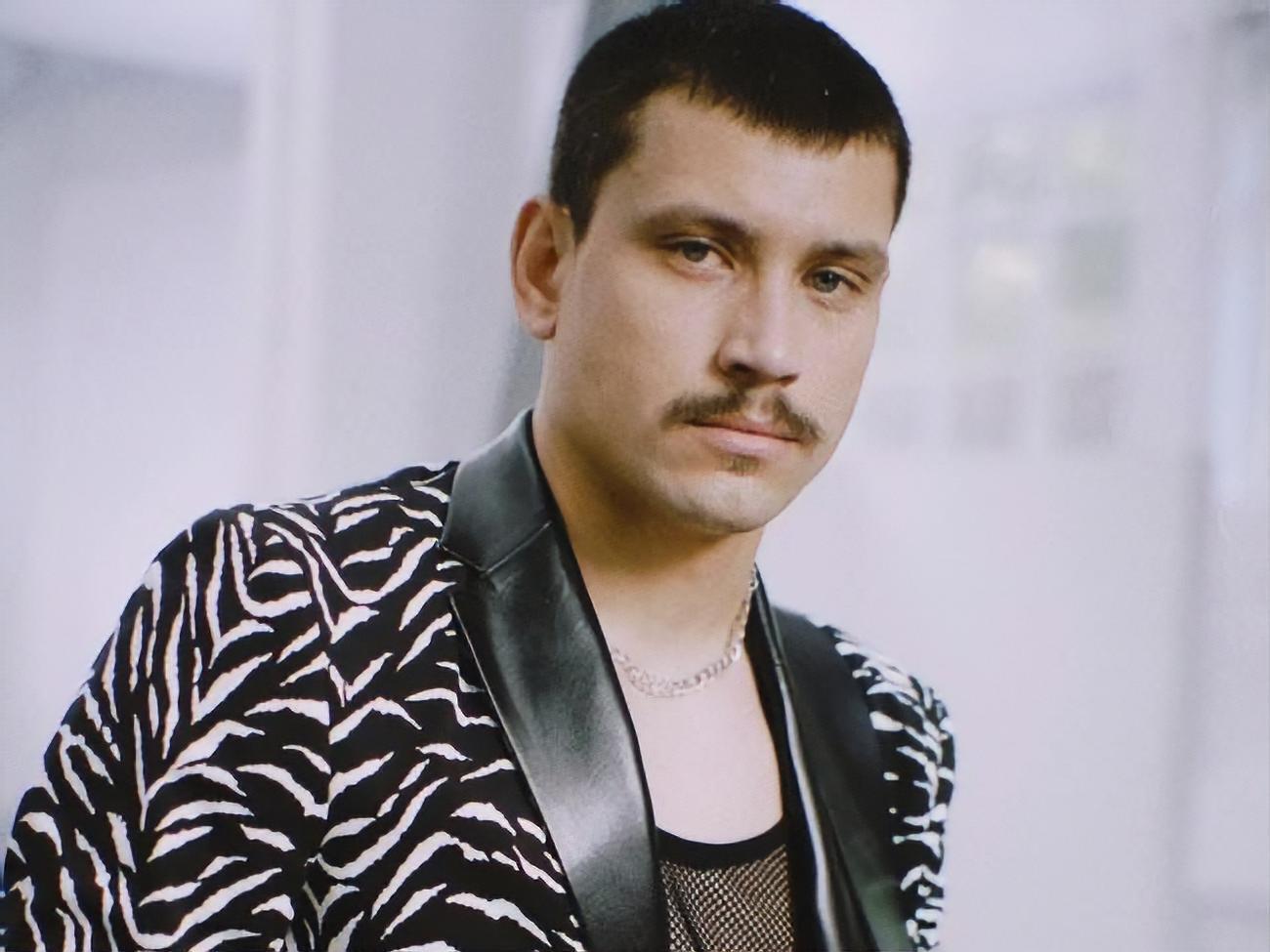 Трек Santiago гурт Kadnay виконує англійською мовою