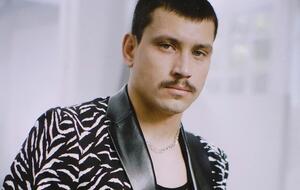 Трек Santiago гурт Kadnay виконує англійською мовою