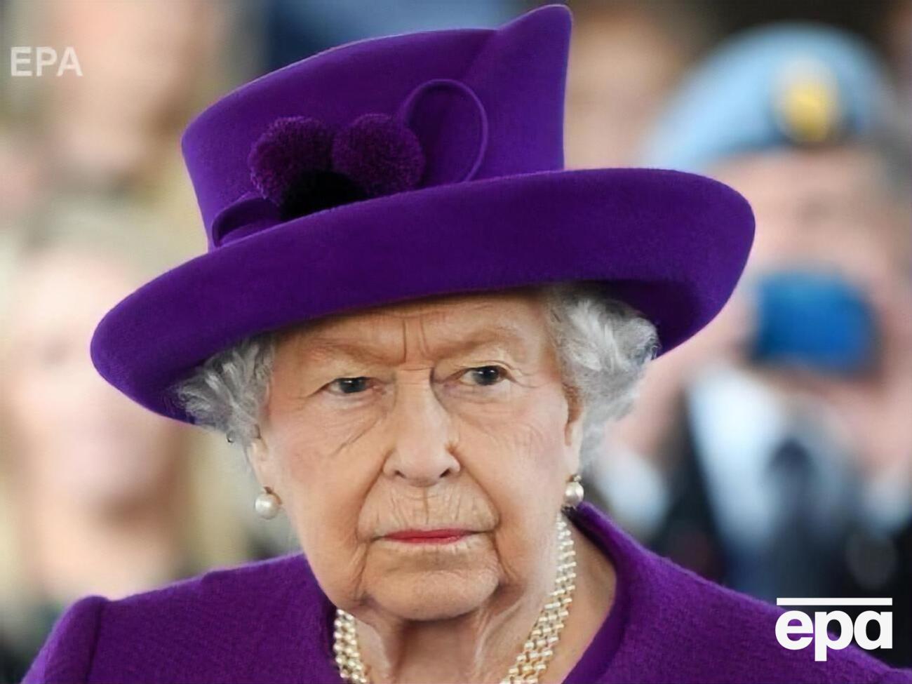 Єлизавета II відмовилася від відвідування масових заходів