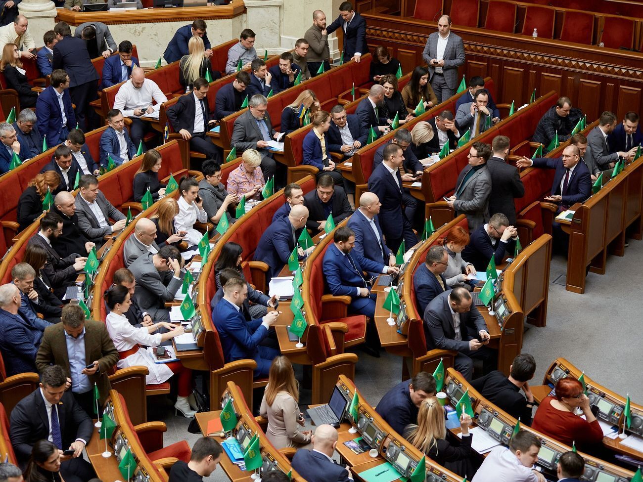 Депутаты от "Слуги народа" призвали больше информировать их о переговорах с Россией
