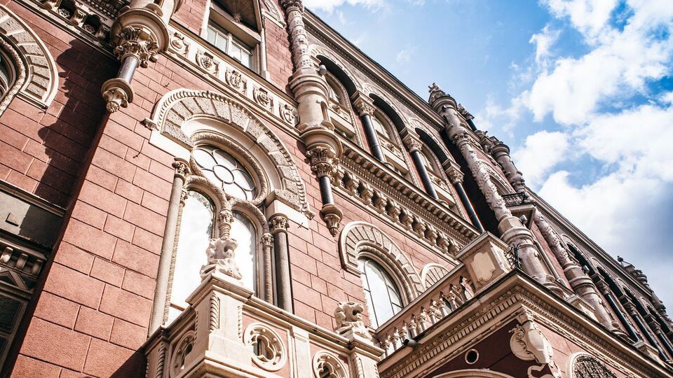 НБУ активно проводит валютные интервенции для поддержки курса гривны с начала недели