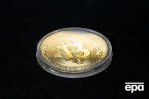 Біткоін утратив приблизно 50% вартості