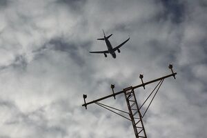 МАУ рекомендувала громадянам України, які не встигнуть повернутися додому до 17 березня, звернутися в українські консульства